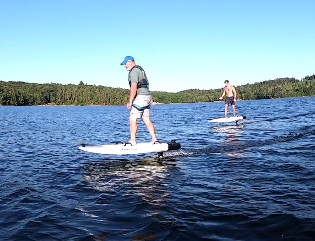 Surf Électrique sur le lac de la Triouzoune